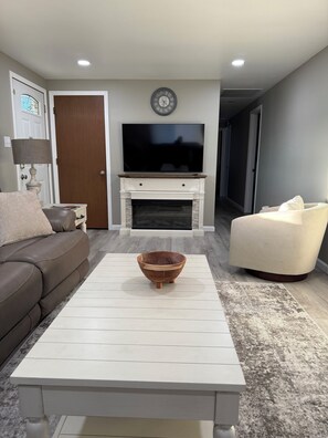 TV, fireplace