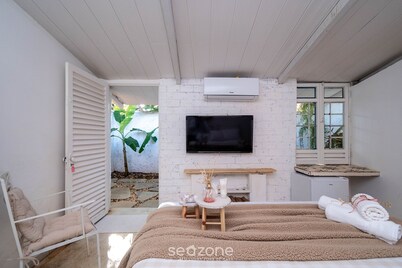 Cozy Lakefront Suites RGB
