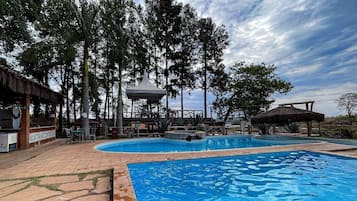 Basic Suite | Pool