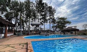 Basic Suite | Pool