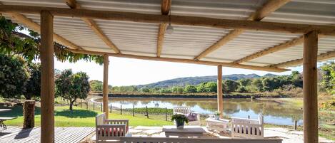 المنطقة المحيطة بالمنشأة