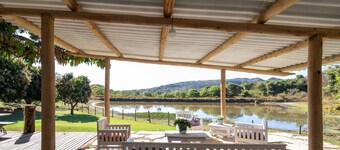 Cozy Lakefront Suites RGB