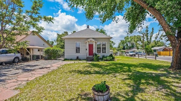 Exterior - Elm Extended Stay Bungalow - 30 Day+ Stays! (Grand Junction)