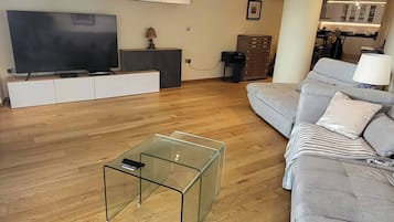 Apartment, 3 Bedrooms, Accessible, Balcony | Living room