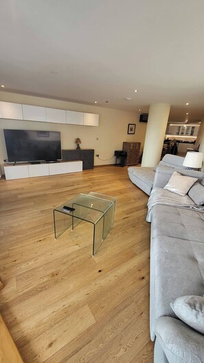 Apartment, 3 Bedrooms, Accessible, Balcony | Living room