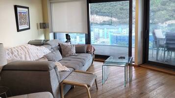 Apartment, 3 Bedrooms, Accessible, Balcony | Ruang tamu