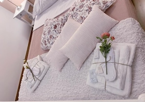 4 bedrooms, WiFi, bed sheets
