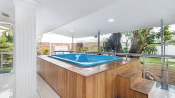 Bain à remous intérieur