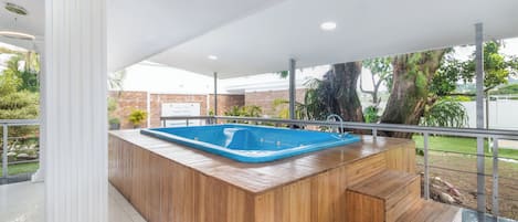 Baignoire à remous intérieure