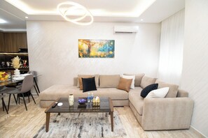 Smart TV - Luxury apartment on Boulevard Moulay Ismail (Casablanca)