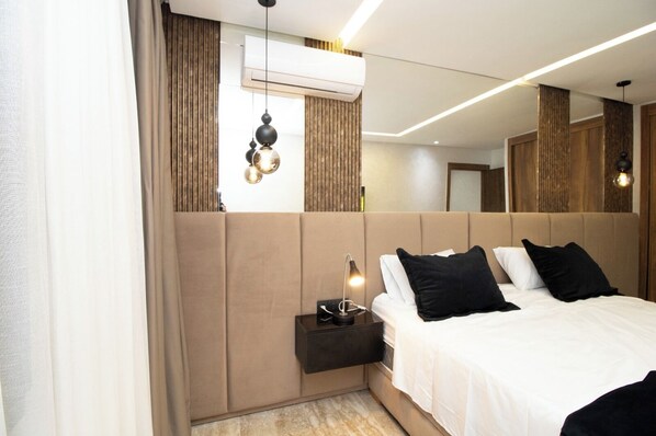 2 bedrooms, in-room safe, desk, iron/ironing board - Luxury apartment on Boulevard Moulay Ismail (Casablanca)