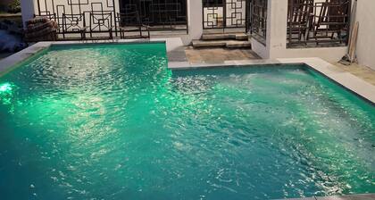 Essence at Noble Apartments: 1-bedroom apartment