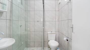 Apartamento básico | Banheiro