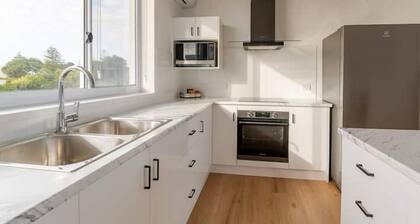 1 BR Oceanview - Glenelg South