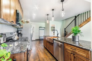 Micro-ondes, four, plaque de cuisson, lave-vaisselle