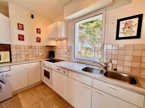 Fridge, microwave, dishwasher, toaster