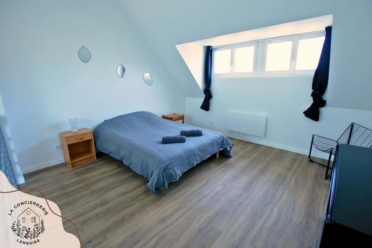 1 bedroom, desk, iron/ironing board, WiFi