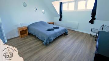 1 bedroom, desk, iron/ironing board, WiFi