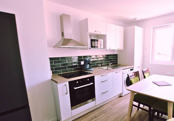 Fridge, microwave, oven, stovetop