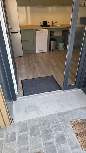 冷蔵庫、電子レンジ、オーブン、食器洗い機