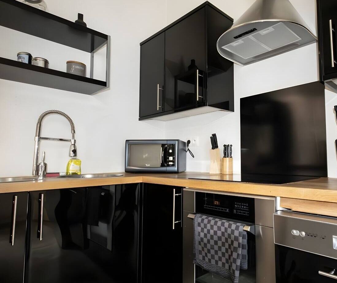 雪櫃、微波爐、焗爐、洗碗機