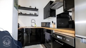 Réfrigérateur, micro-ondes, four, lave-vaisselle