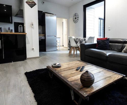 Apartment close to the squares with private outdoor area