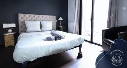 La terrasse, proche des places 2 chambres