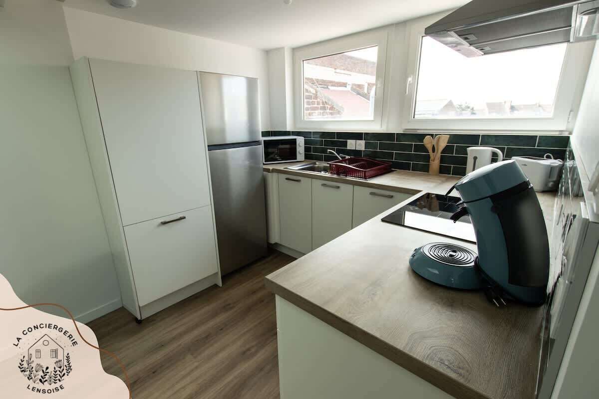 Fridge, microwave, oven, coffee/tea maker