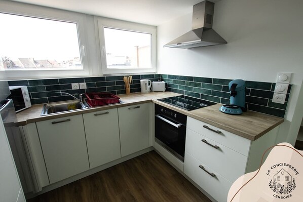 Fridge, microwave, oven, coffee/tea maker