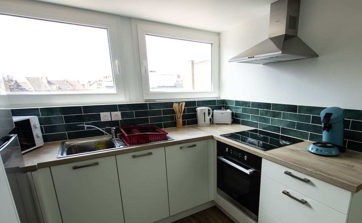 Fridge, microwave, oven, coffee/tea maker