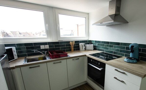 Fridge, microwave, oven, coffee/tea maker