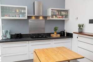 Fridge, microwave, oven, dishwasher