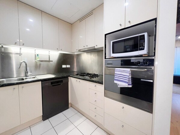 Fridge, microwave, oven, stovetop