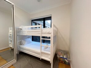 3 bedrooms, iron/ironing board, free WiFi, bed sheets