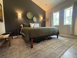 2 bedrooms, free WiFi, bed sheets - Lakefront Hideaway • Modern 2BR/2BA Cabin with Hot Tub • Near Wisconsin Dells (Wisconsin Dells)