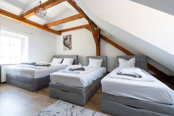 Iron/ironing board, WiFi, bed sheets