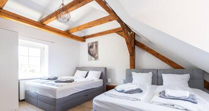 Work & Stay | 5 Guests | Fast WiFi | Near Station