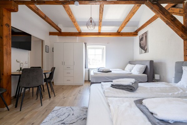 1 chambre, fer et planche Ă repasser, Wi-Fi, draps fournis