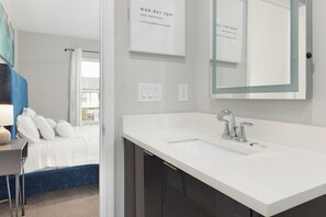 4 chambres, fer et planche à repasser, Wi-Fi, draps fournis