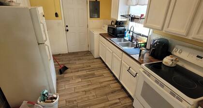 game day weekend! charming 2-bedroom in meadowbrook.