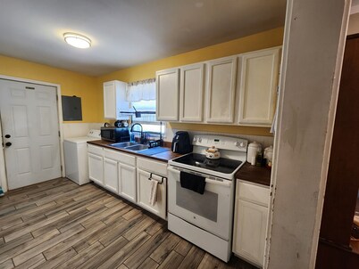 game day weekend! charming 2-bedroom in meadowbrook.