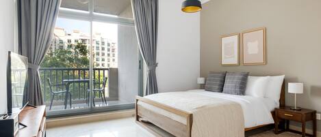 Iron/ironing board, WiFi, bed sheets