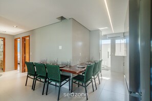 Basic Apartment | Dining