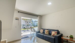 Basic Apartment | Living area