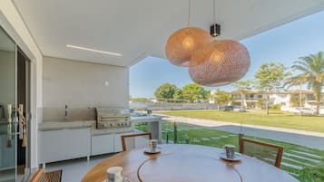 Apartamento básico | Opções para refeição ao ar livre