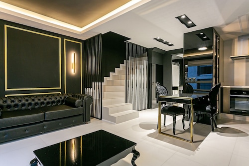 Modern duplex w/jacuzzi 240m beach JRR410