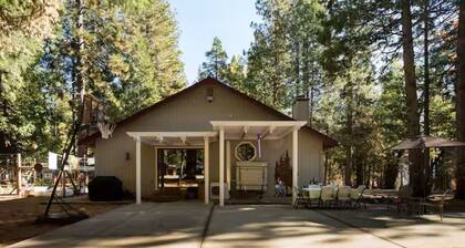 Charming studio in quaint Grizzly Flats with WiFi, AC, pool table, jetted tub.
