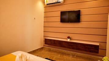 Deluxe Apartment, Courtyard View | Blackout drapes, soundproofing, iron/ironing board, free WiFi