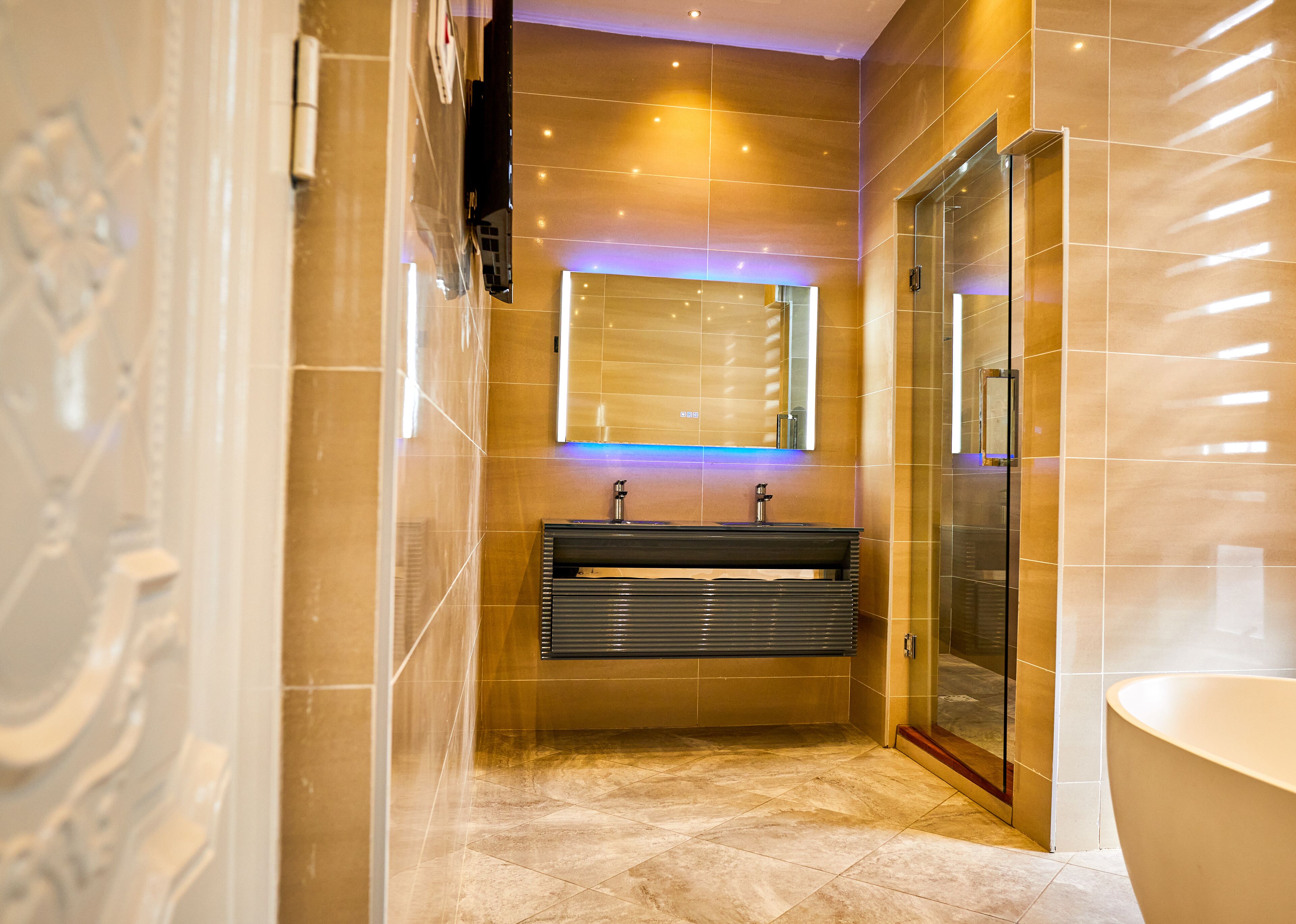 Deluxe Apartment, Courtyard View | Bathroom | Slippers